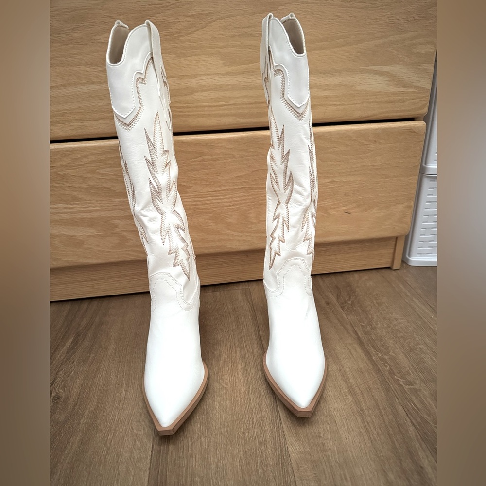Impressions Boutique Size 6 Cowgirl Boots